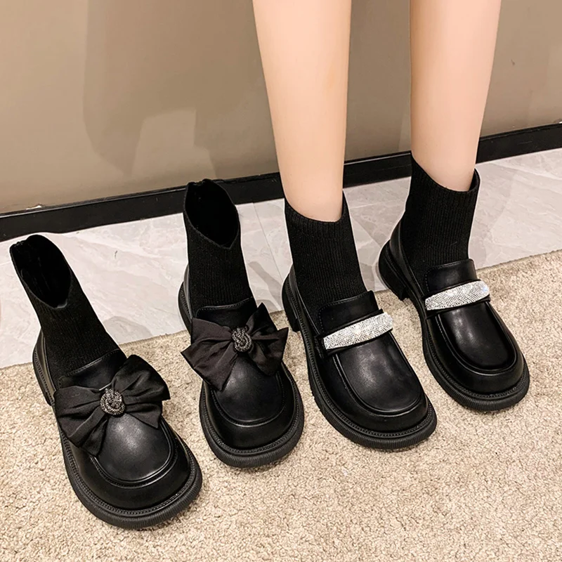 

Женские ботинки со стразами, черные ботинки с круглым носком, резиновая обувь, однотонные ботильоны без шнуровки, на расширяющемся книзу ка...