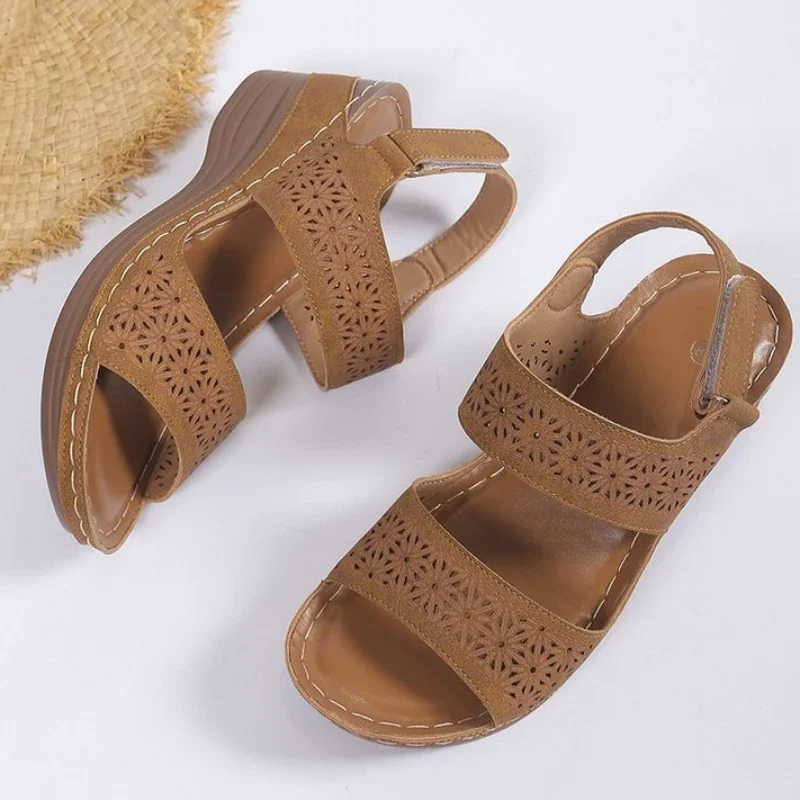 Женские босоножки на танкетке повседневные сандалии с открытым носком толстой