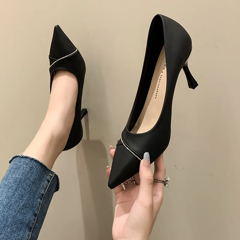 

Классические женские офисные туфли-лодочки на высоком каблуке с острым носком, новые модные однотонные плиссированные туфли из мягкой кожи...