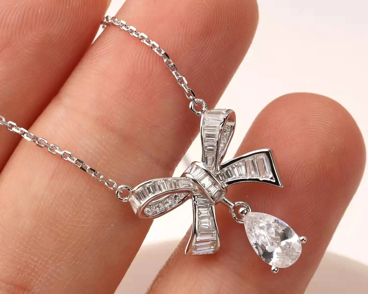 

Sterlingsilver co Bow Waterdrop Earrings Fashion Design Light Luxury Versatile Necklace Set for Girls Birthday Wedding Gifts