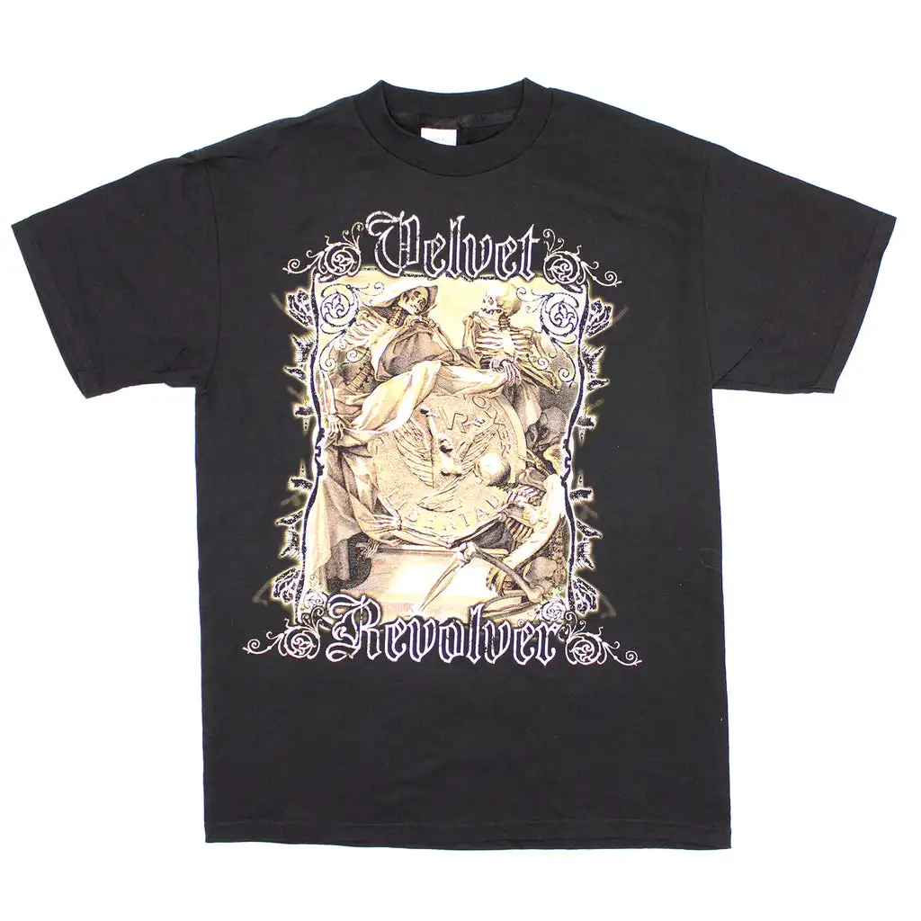 Бархатная футболка с рисунком револьвера