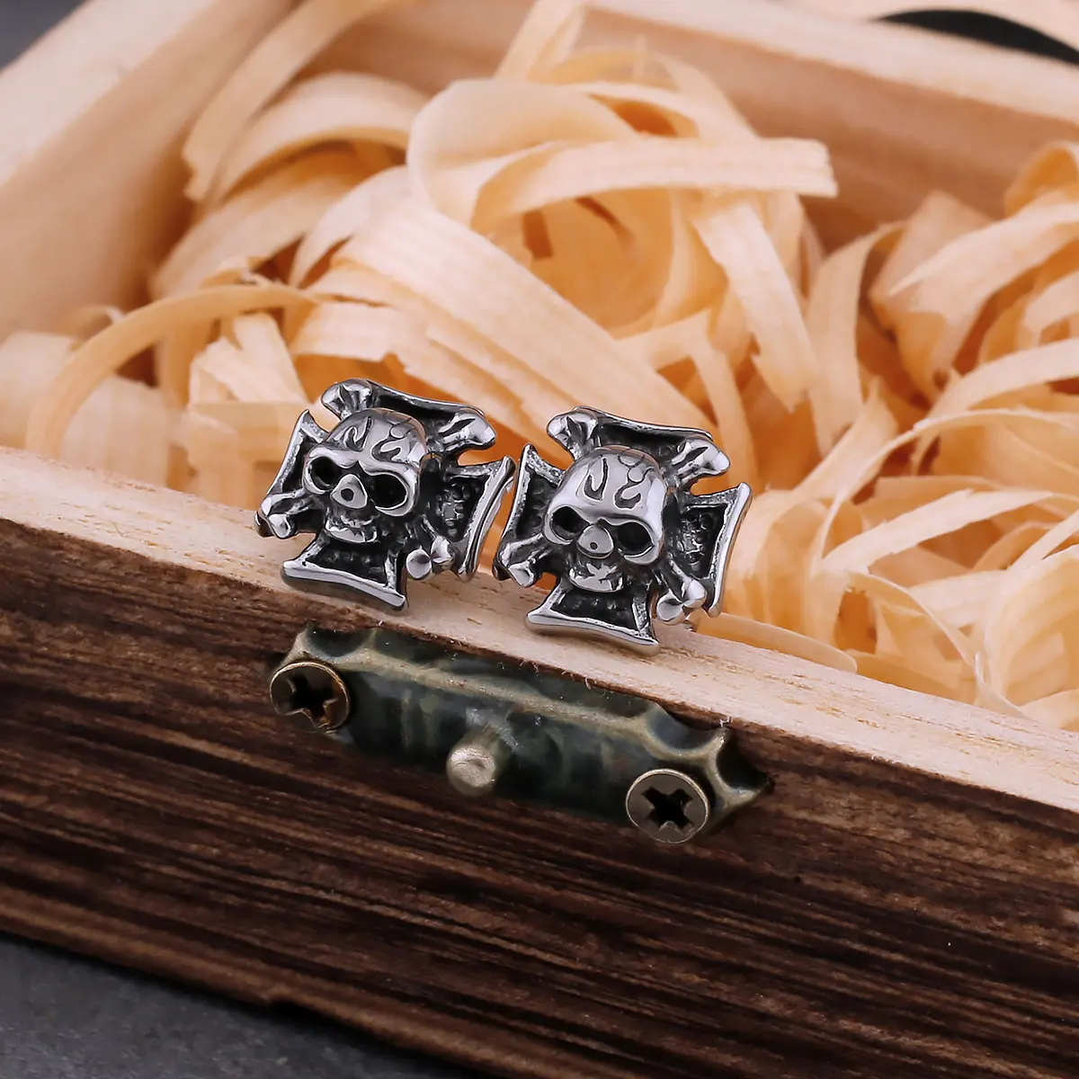 

Vintage Cross Skull Stud Earrings For Men Stainless Steel Hip Hop Biker Punk Daily Accessories Fashion Party Charm Jewelry Gift