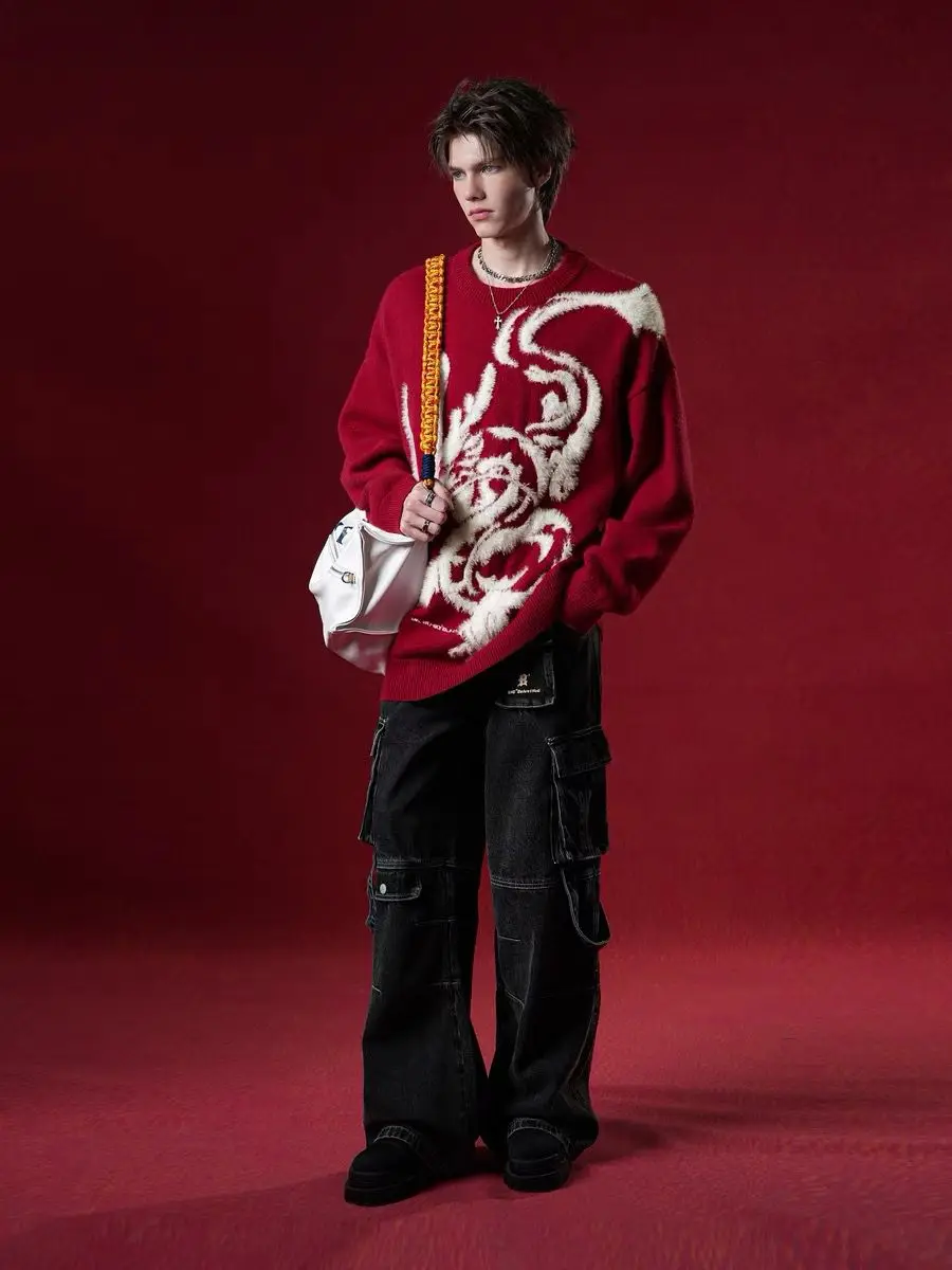 Рисунок 5 - Осенне-зимний мужской свитер с принтом дракона