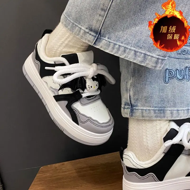 Черные женские зимние туфли Hello Kitty с крыльями летучей мыши универсальные