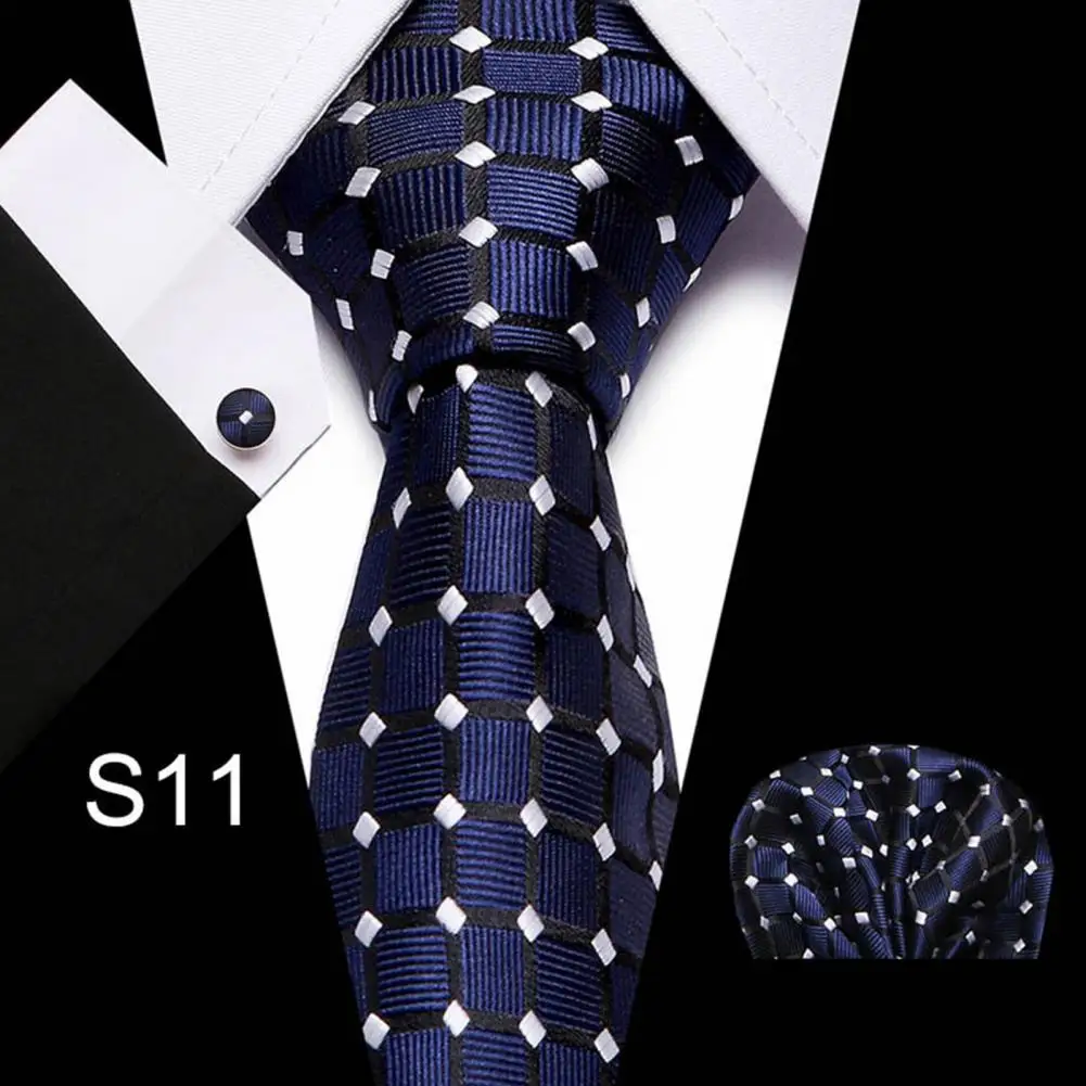 

Мужской галстук, запонки и запонки для банкета