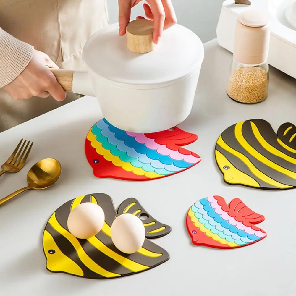 

Table Coaster Eco-friendly Anti-scalding Fish Shape Anti-skid PVC Cup Mat for Kitchen