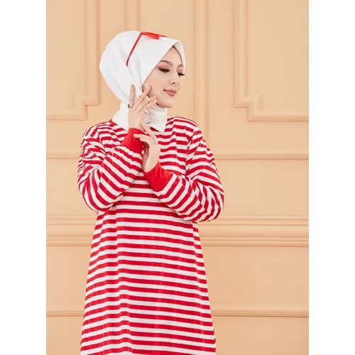 Красная туника в полоску