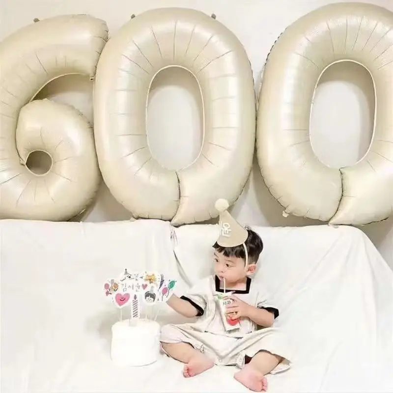 Воздушные шары в виде цифр с короной 2 шт