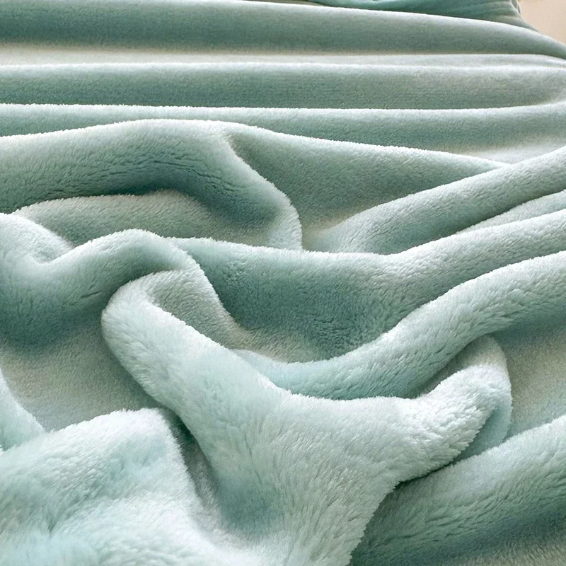 Мятно-зеленое пушистое одеяло большое мягкое и теплое однотонное для дивана