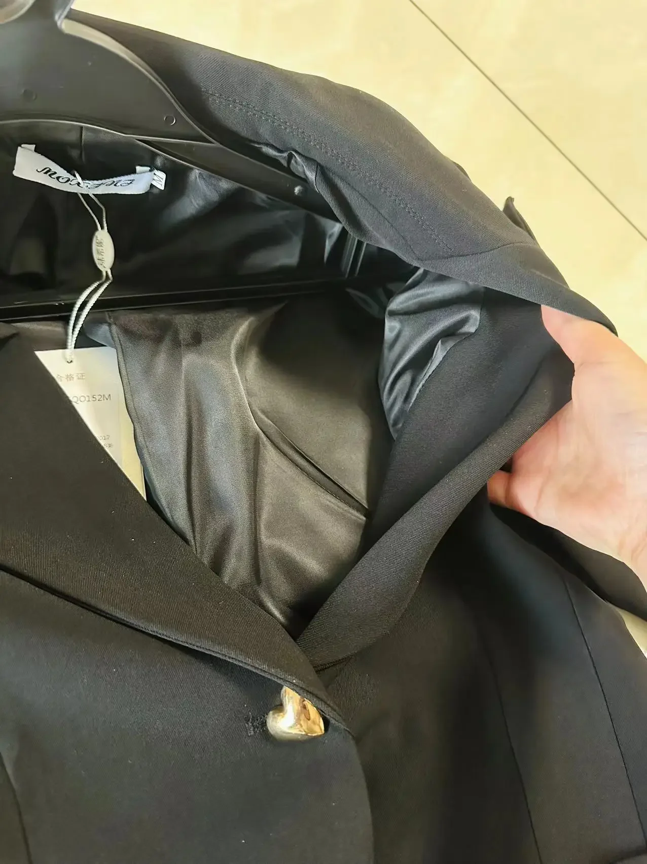 Весна 2024 новый однобортный черный маленький пиджак с тонкой талией женский