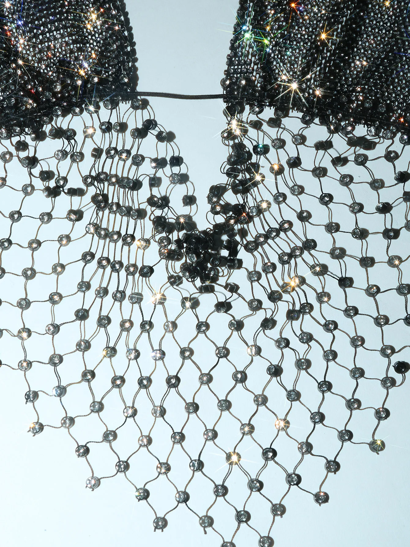 Роскошный блестящий женский топ с открытой спиной и V-образным вырезом