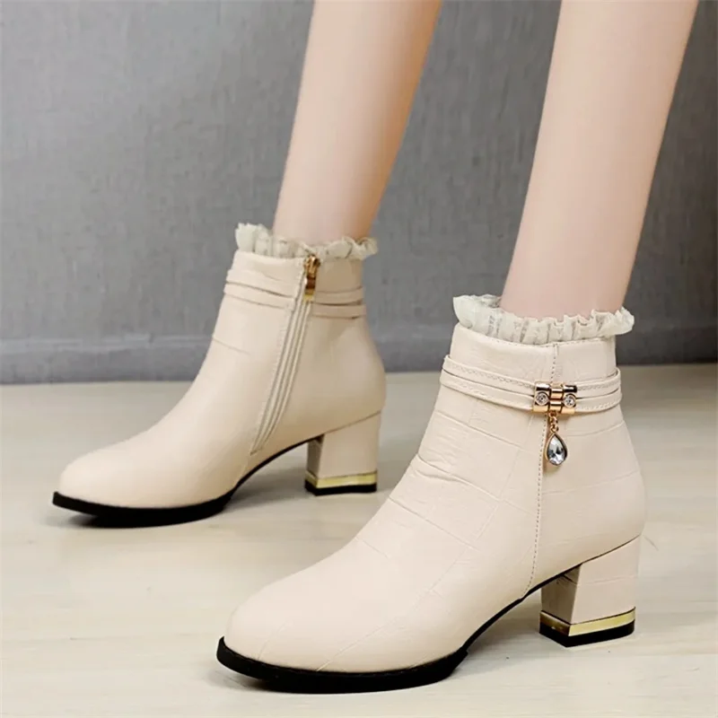 

Women Casual Sweet High Quality European Stylish Comfort High Heel Shoes Lady Fashion Party Office Boots Femmes Bottes B712