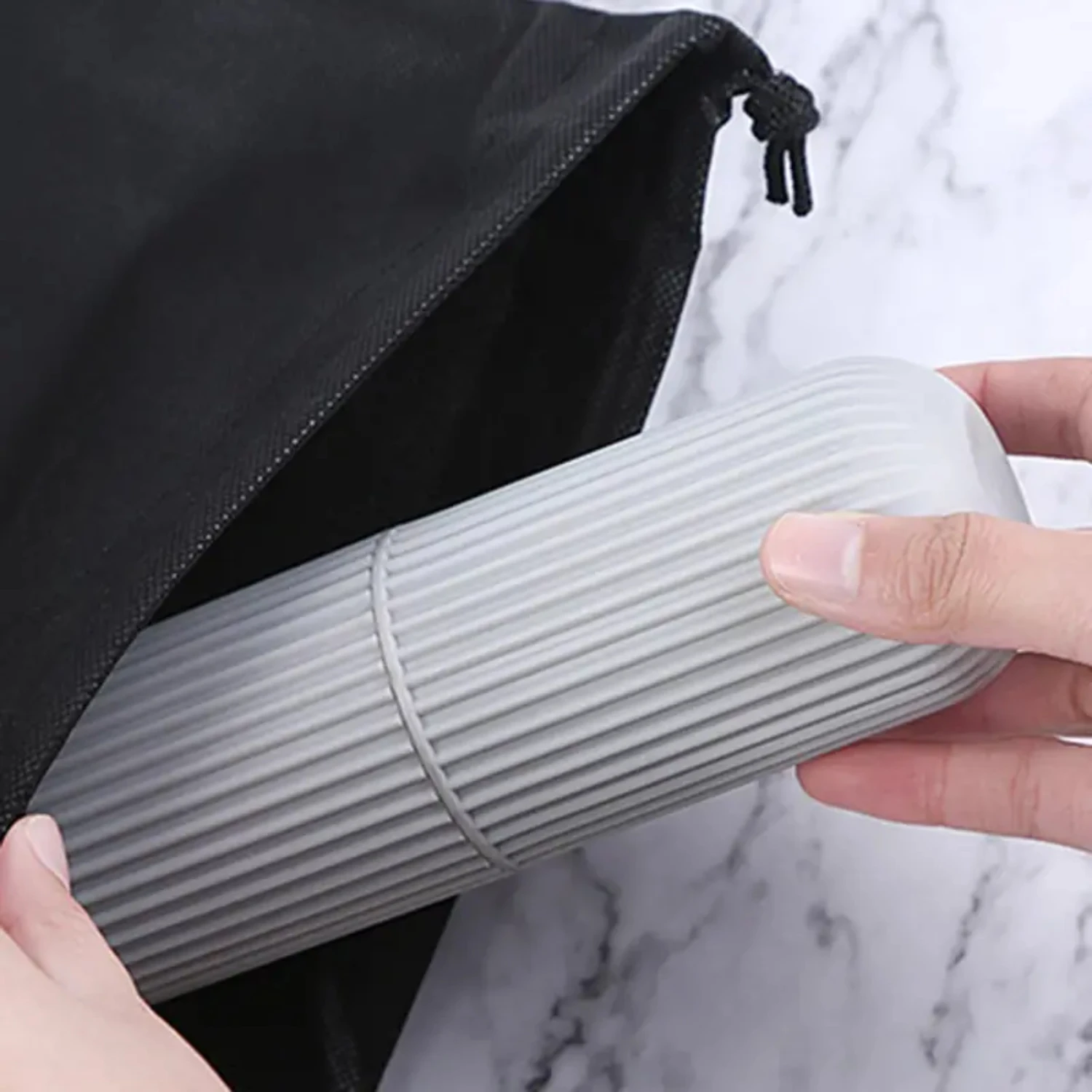 Portable Travel Toothbrush Cup and Case Set for Business Trips Daily Use Convenient Carrier Organizer in Random Color O