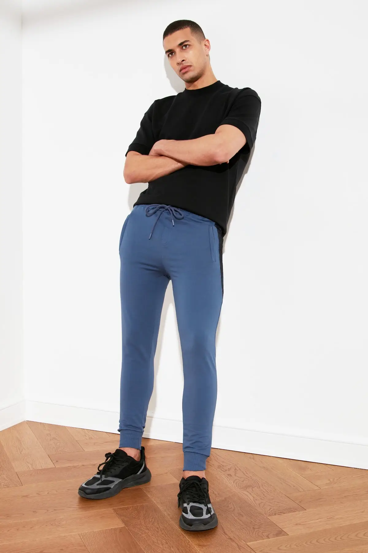 

Trendyol Male Slim Fit Printed Sweatpants TMNSS21EA0075