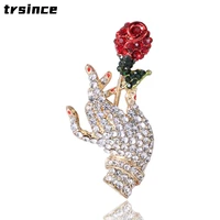 hot selling new creative art design hand holding rose rhinestone brooch hundred towers simple temperament clothing accessories