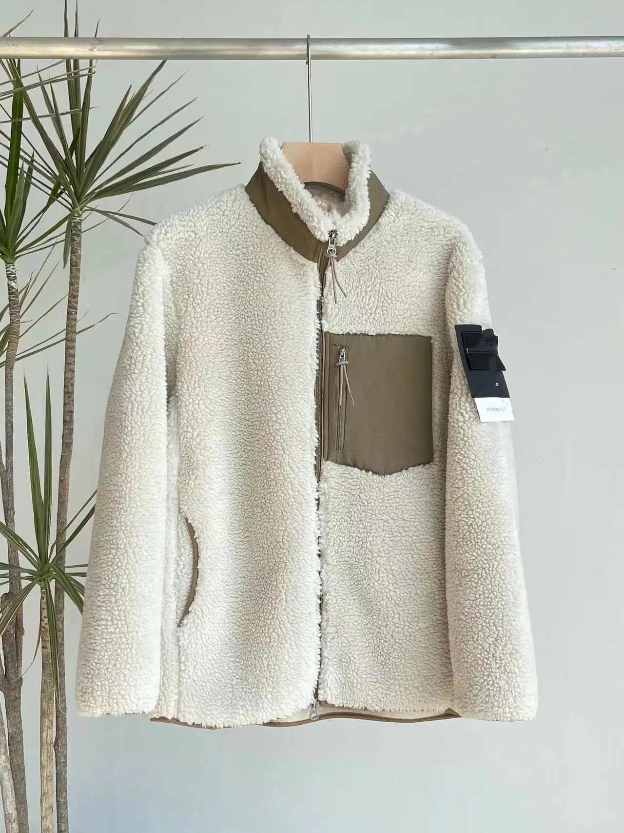 

2023 Stone 21 autumn and winter new product island retro loose lamb wool chest pocket zipper warm long-sleeved jacket