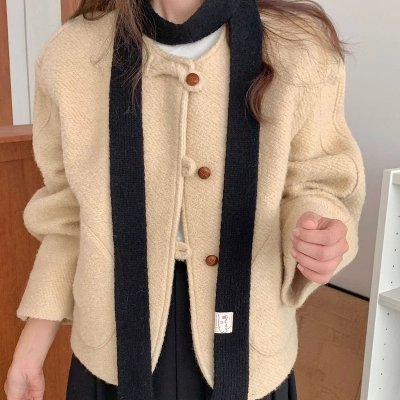 Короткий вязаный шарф