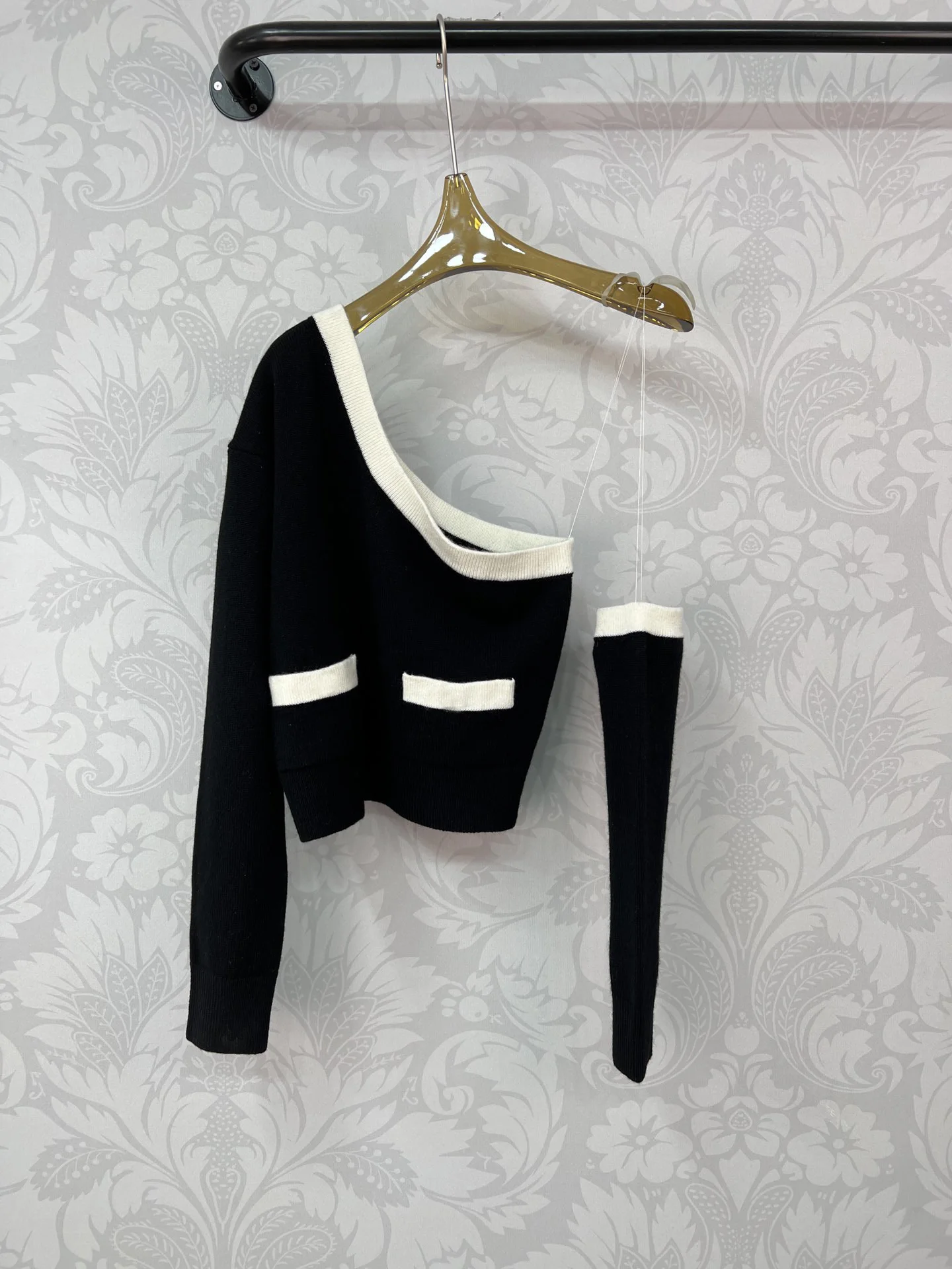 

2023New oblique shoulder knitwear diamond-pearl buckle is very bright light cashmere is very soft