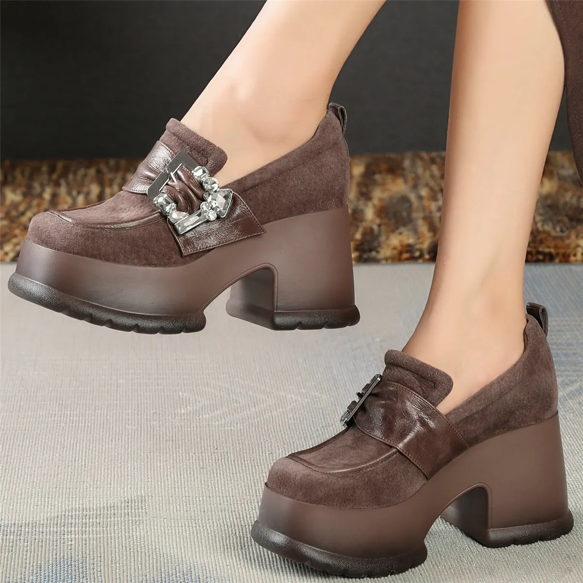 

Женские туфли-лодочки с квадратным носком, из натуральной кожи