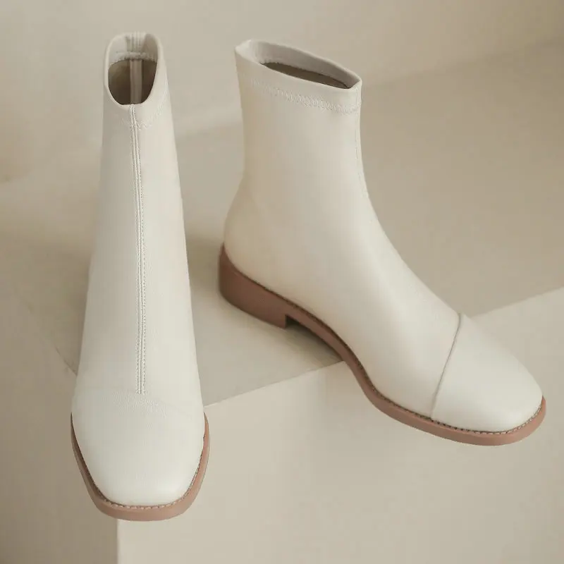 Однотонные черные ботинки цвета слоновой кости с круглым носком на низком