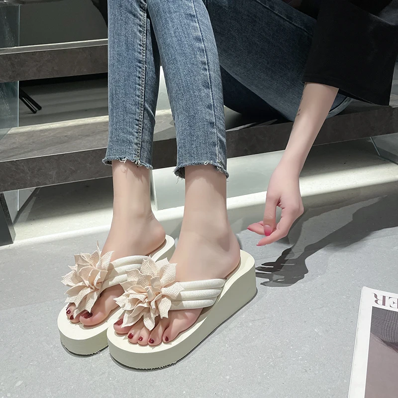 

Новинка лета 2023, шлепанцы на платформе с цветами, женские уличные модные тапочки на высоком каблуке