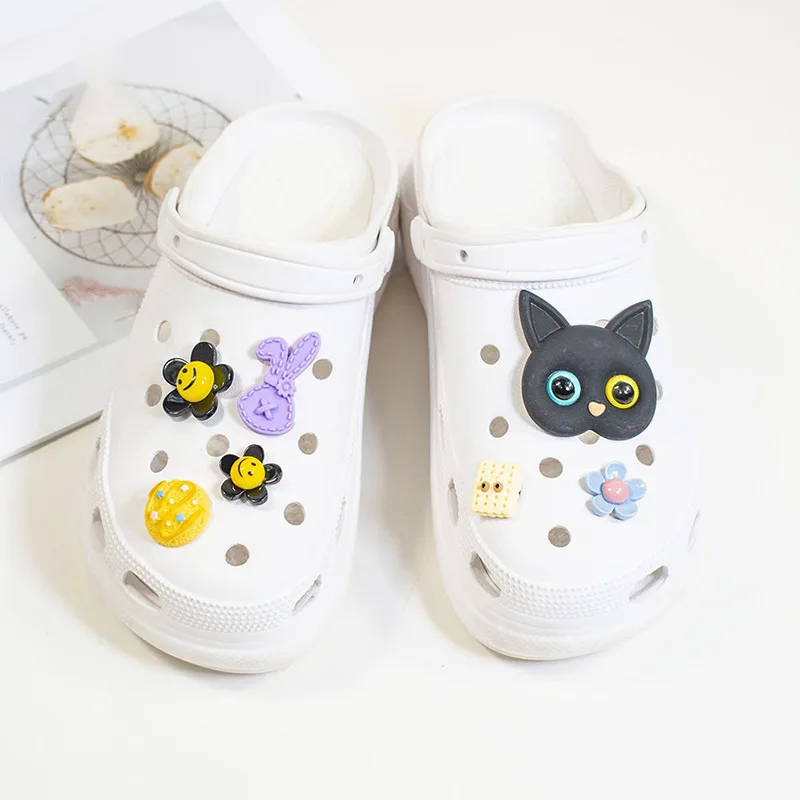 

7 PCS/lot Shoe Charms Decoration Buckle Pins Cartoon Cute Black Cat White Cat JIBZ DIY Combiation for Croc Friend Gift