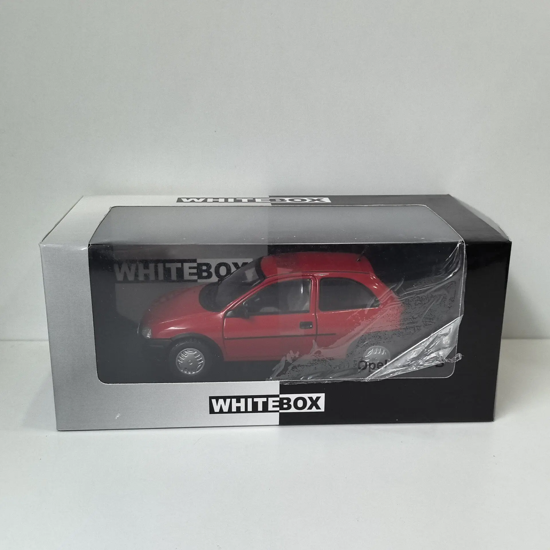 Фото Металлическая модель автомобиля OPEL CORSA B X3 в масштабе 1/24 от WHITEBOX №1