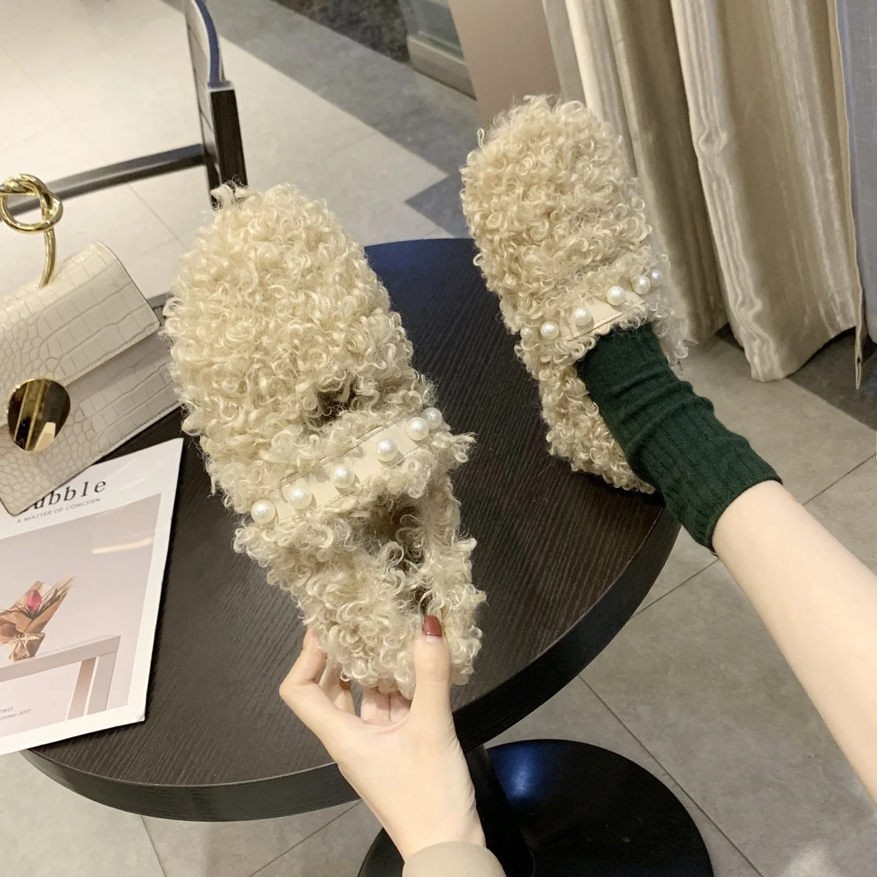 2022 Cashmere Lambswool Flats Femme Slip on Plush Winter Ladies Shoes Curly Furry Loafers Women Zapatos Casual shoes