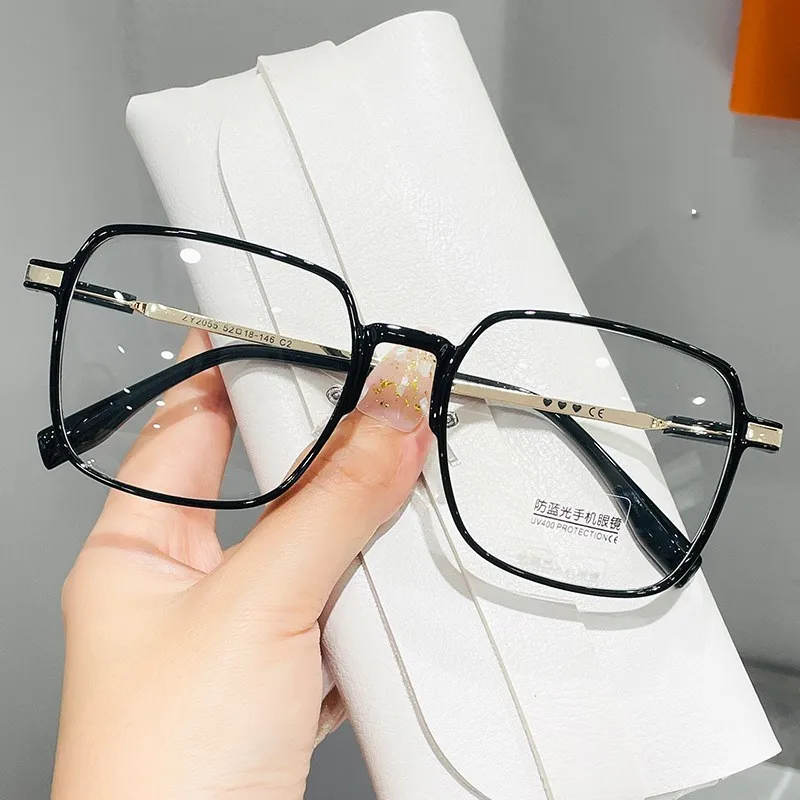 

Myopia Glasses Anti Blue Light Myopia Eyewear High-definition for Men and Women Trendy Fashionable Transparent Frame