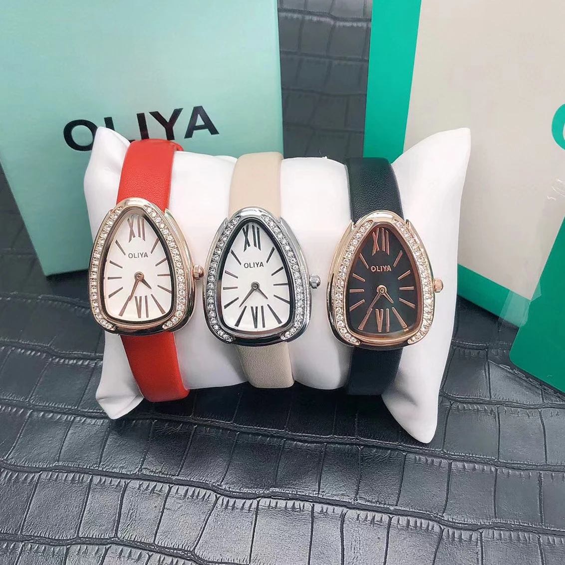 

Роскошные часы OLIYA с золотым покрытием и змеиным узором, инкрустированные стразами, ультратонкий кожаный ремешок, водонепроницаемые женски...