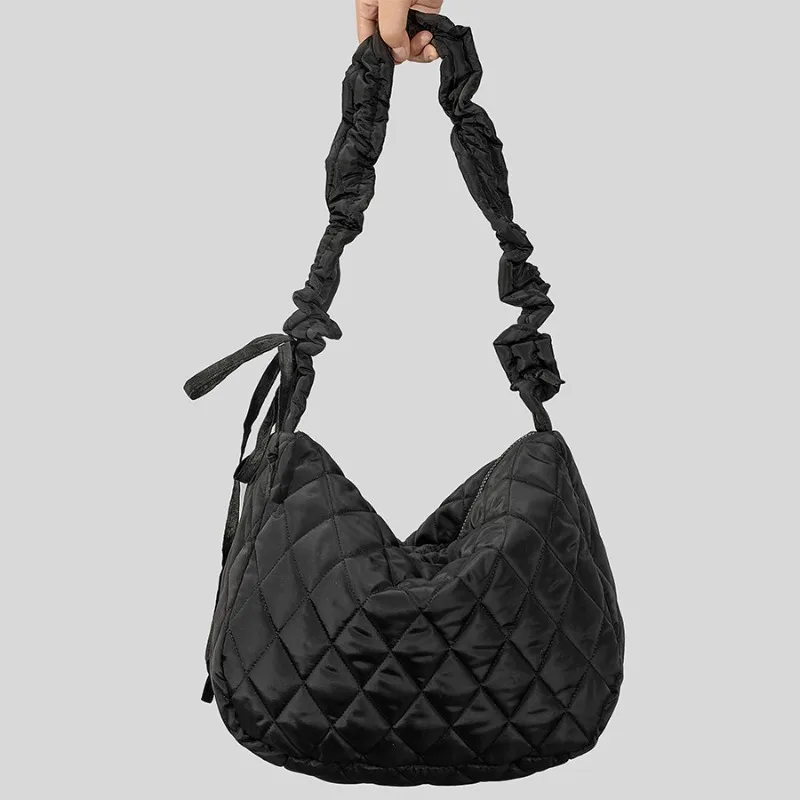 

High Capacity Nylon Crossbody Bag 2023 New Fashionable Simple Lingge Women's Shoulder Bags Pleated Drawstring Cloud Bags