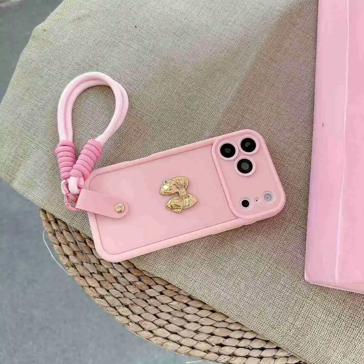 Фото Мягкий чехол для телефона с 3D золотым бантом и ремешком для iPhone 17 16 15 14 13 12 11 Pro Max XS Max XR X Air 16E 6 6s 7 8 Plus SE 2 3 №4