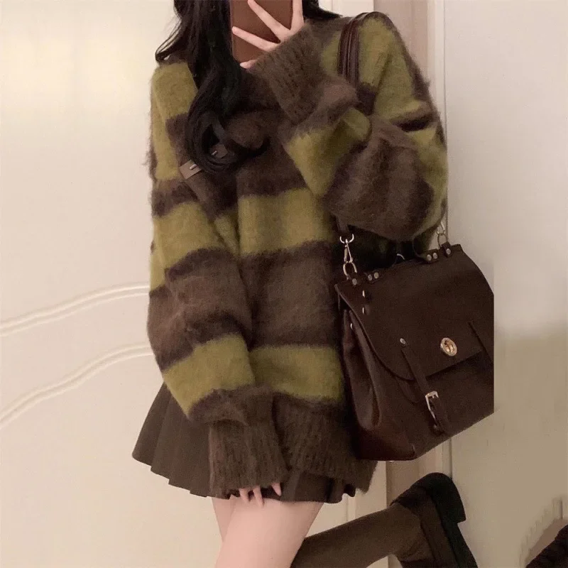 Мягкий полосатый свитер с цветными блоками женский осенне-зимний свободный крой