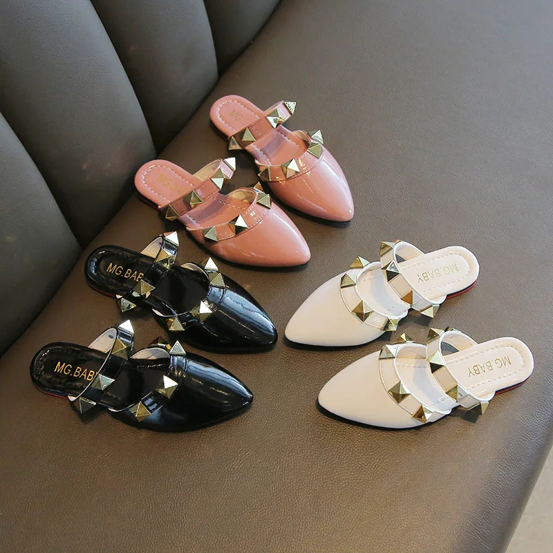 

2023 Spring New Fashion Rivet Flat Heel Slippers Kids Sandals