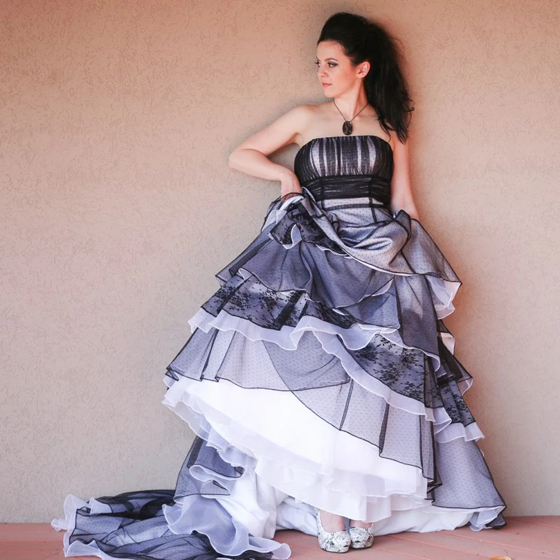

Gothic Black&White Wedding Gowns Tiered Pleated Lace Tulle Bridal Dresses Plus Size Strapless Lace Up Black Female Maxi Dress