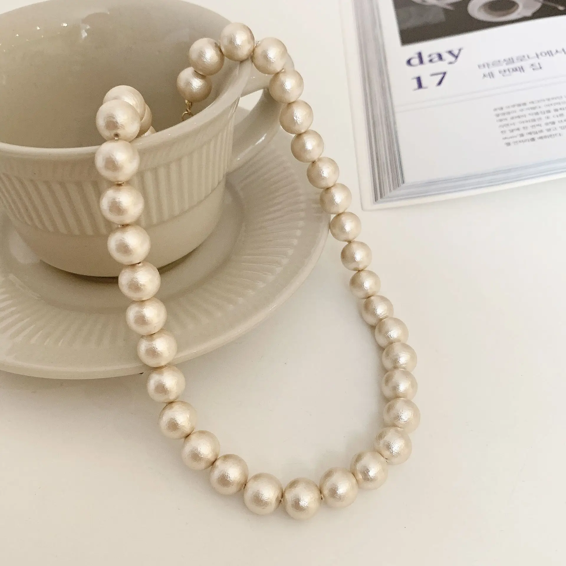 

2023 Unusual Oversized Pearl Beaded Necklaces for Women Female Round Cotton Pearls Choker Necklace Statement French Jewelr