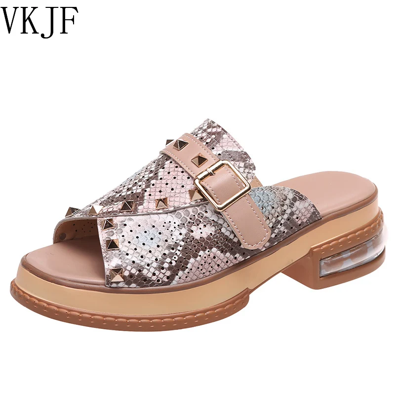 

VKJF Slippers Women's 2022 New Summer Fashion Outer Wear Sandals Women's Thick-soled Women's Glossy Rivet One-word Slippers
