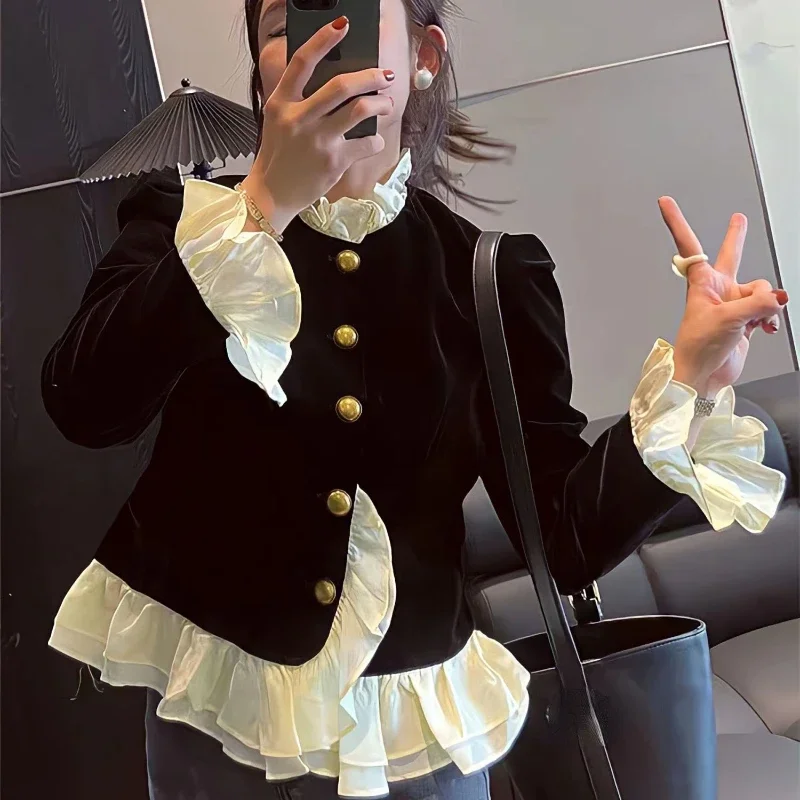 Женская винтажная рубашка на пуговицах черная бархатная с оборками и