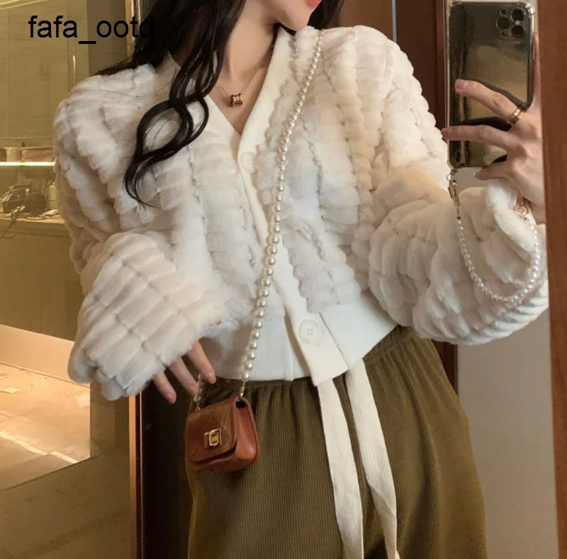 Женский плюшевый кардиган с V-образным вырезом |