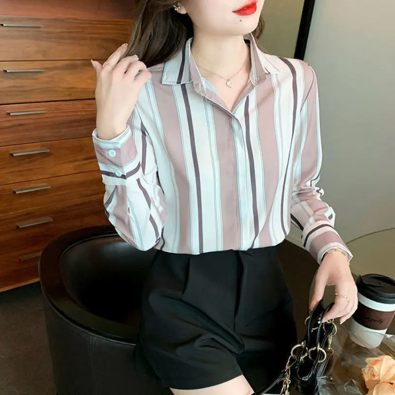 Женская рубашка-поло в полоску с длинным рукавом