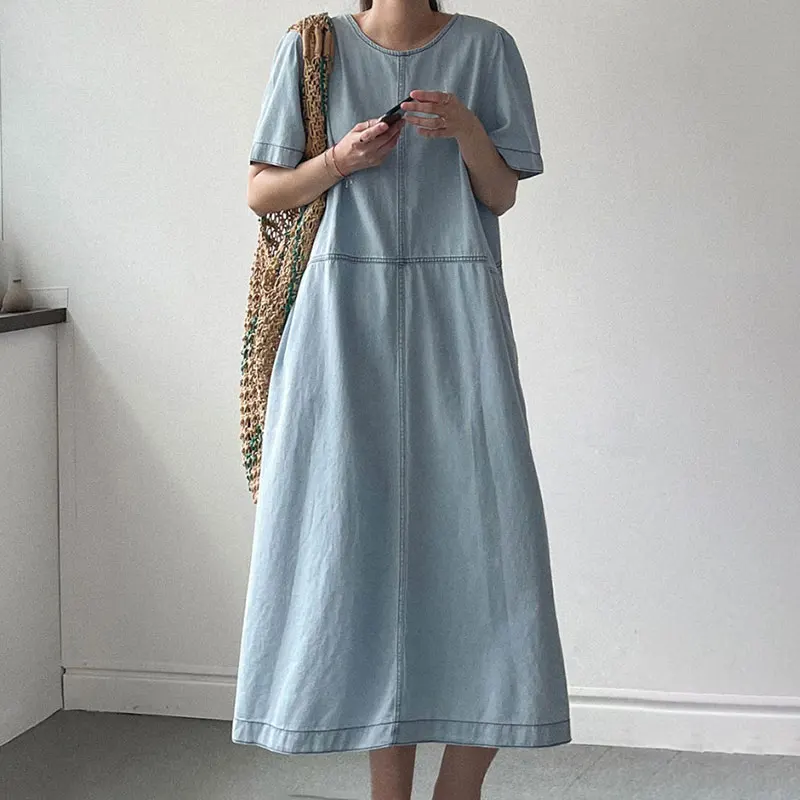 

Clothland Women Stylish Casual Denim Dress O Neck Side Pockets Straight High Waist Mid Calf Summer Dresses Vestido Midi QB801