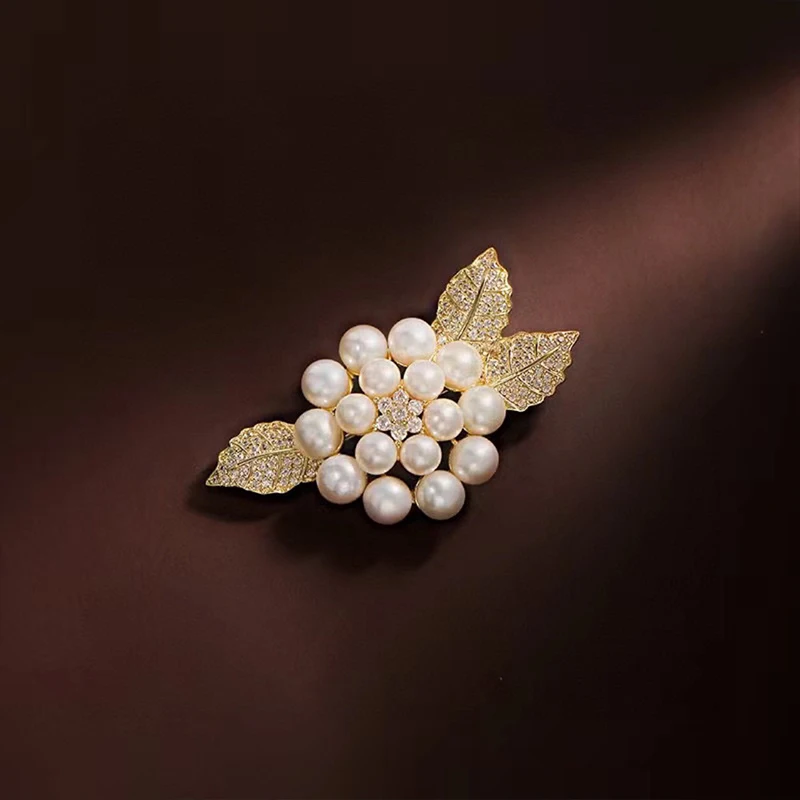

YKNRBPH Newest Design Women's Freshwater Pearl Brooch Gold Leaf Breast Flower Circular Jewelry