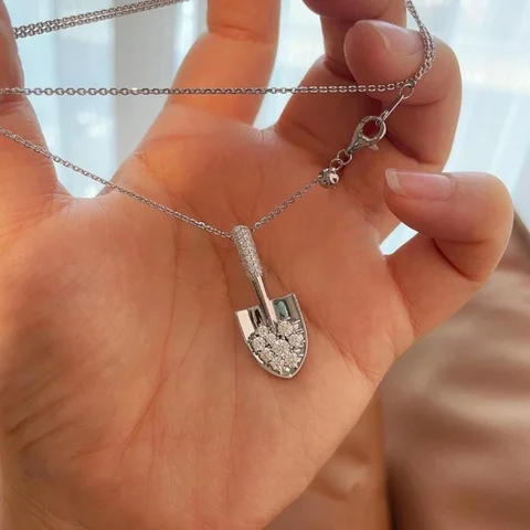 Женское ожерелье с кулоном-лопатой из нержавеющей стали