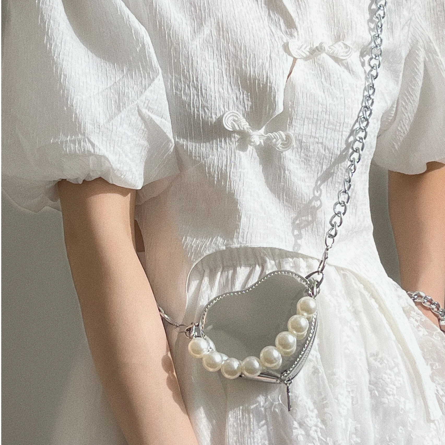 

Миниатюрные сумки через плечо для девушек, с жемчужной цепочкой