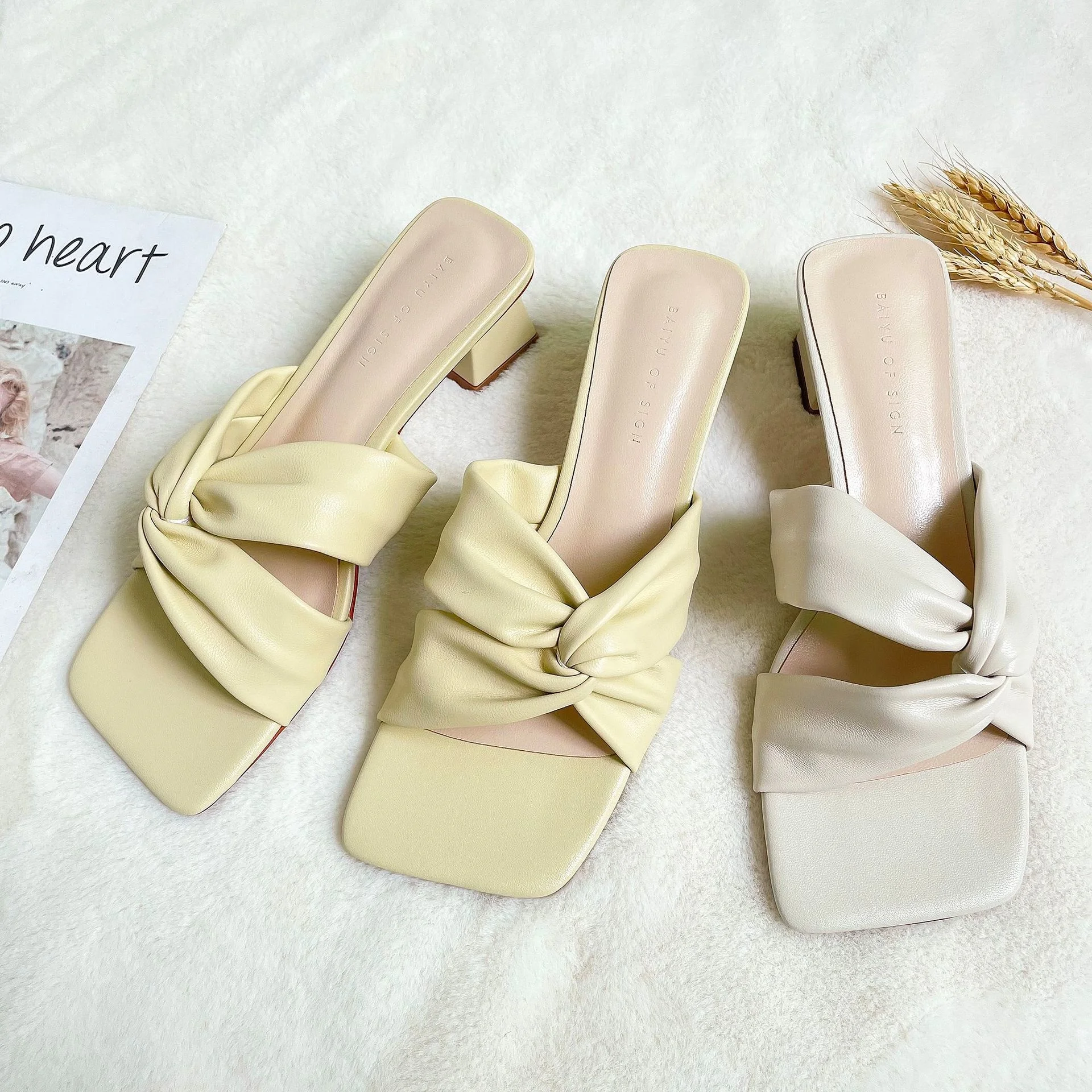 

Шлепанцы женские из ПУ кожи, мягкие сандалии с перекрестными ремешками, квадратный средний каблук, уличные тапочки, лето 2023