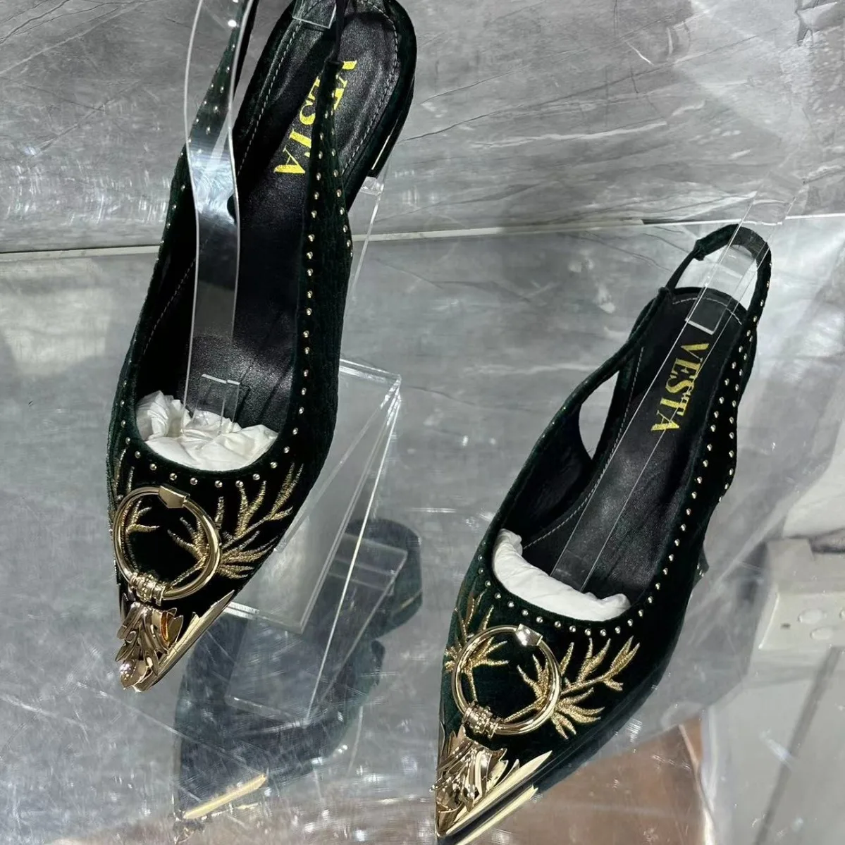 Золотые Модные женские сандалии с вышивкой кисточкой снаружи и подкладкой из