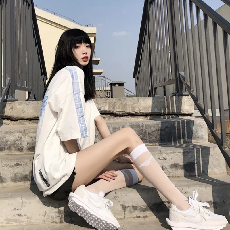 

Летние гольфы, Новые Гольфы с треугольной этикеткой, брендовые дизайнерские Гольфы с европейскими буквами, женские тонкие полупрозрачные чулки в студенческом стиле Ins