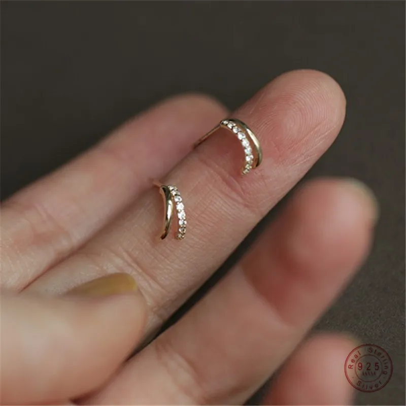 

Женские серьги-гвоздики из серебра 925 пробы, с фианитом