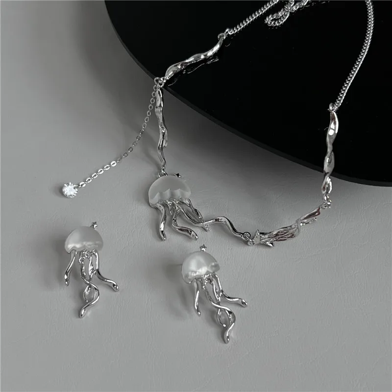 

Fashion Design Floating Jellyfish Matte Crystal Earring Necklace Set Creativity Personality Female Acaleph Stud Earrings Jewelry