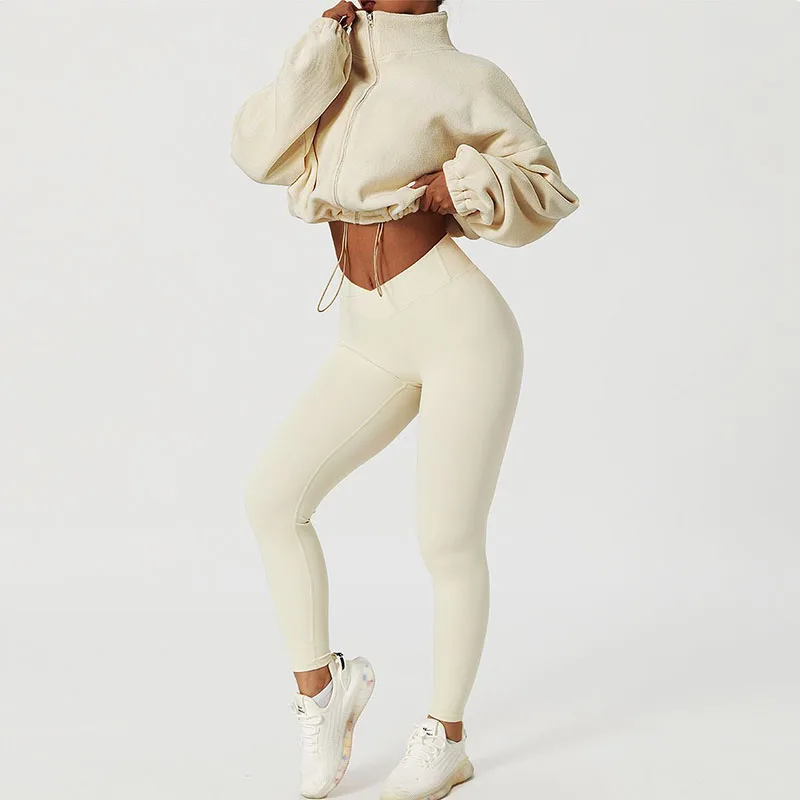 Укороченное пальто из флиса на осень и зиму